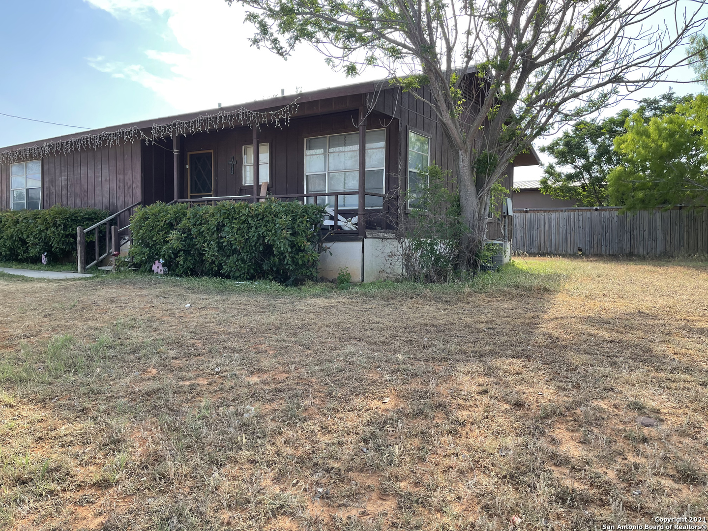 303 N Underwood Street Pearsall TX 78061