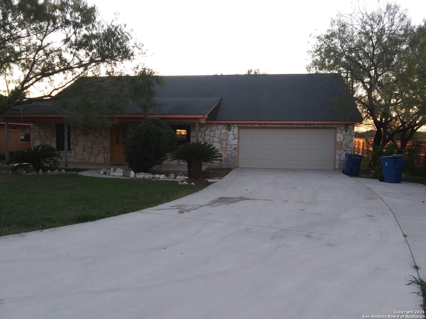 329 Yorktown Pleasanton TX 78064