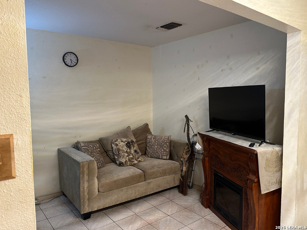 7523 Meadow Green Street San Antonio TX 78251