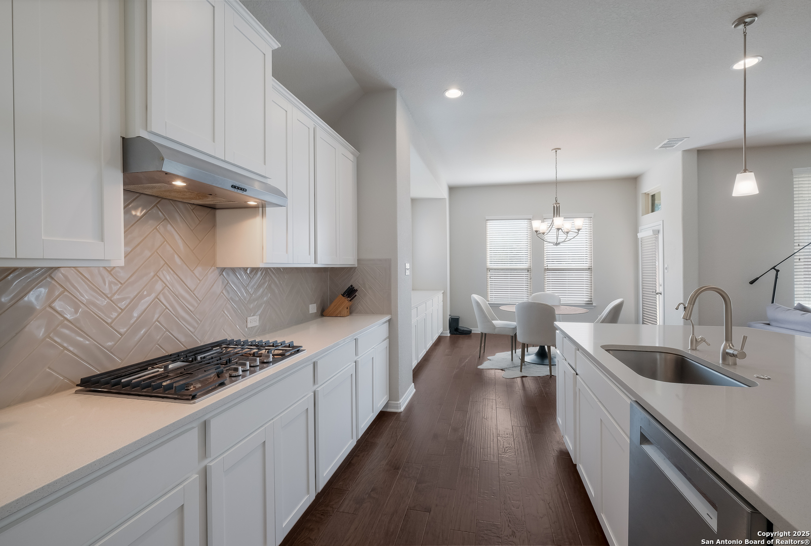 1610 Nightshade San Antonio TX 78260
