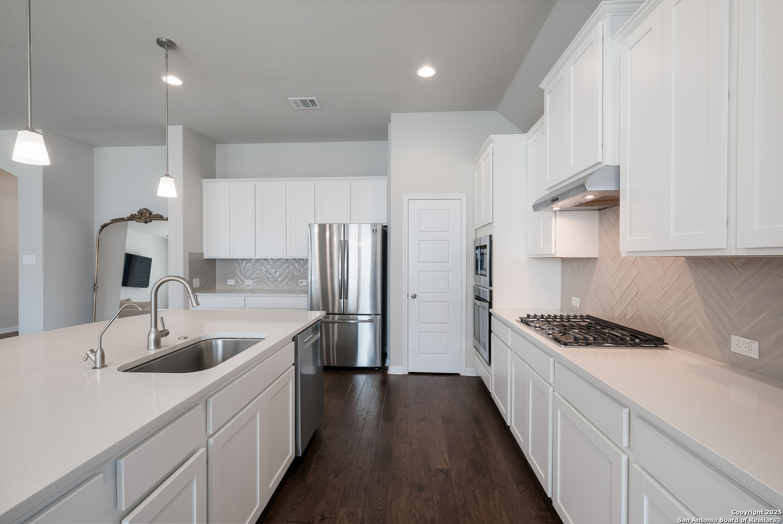 1610 Nightshade San Antonio TX 78260