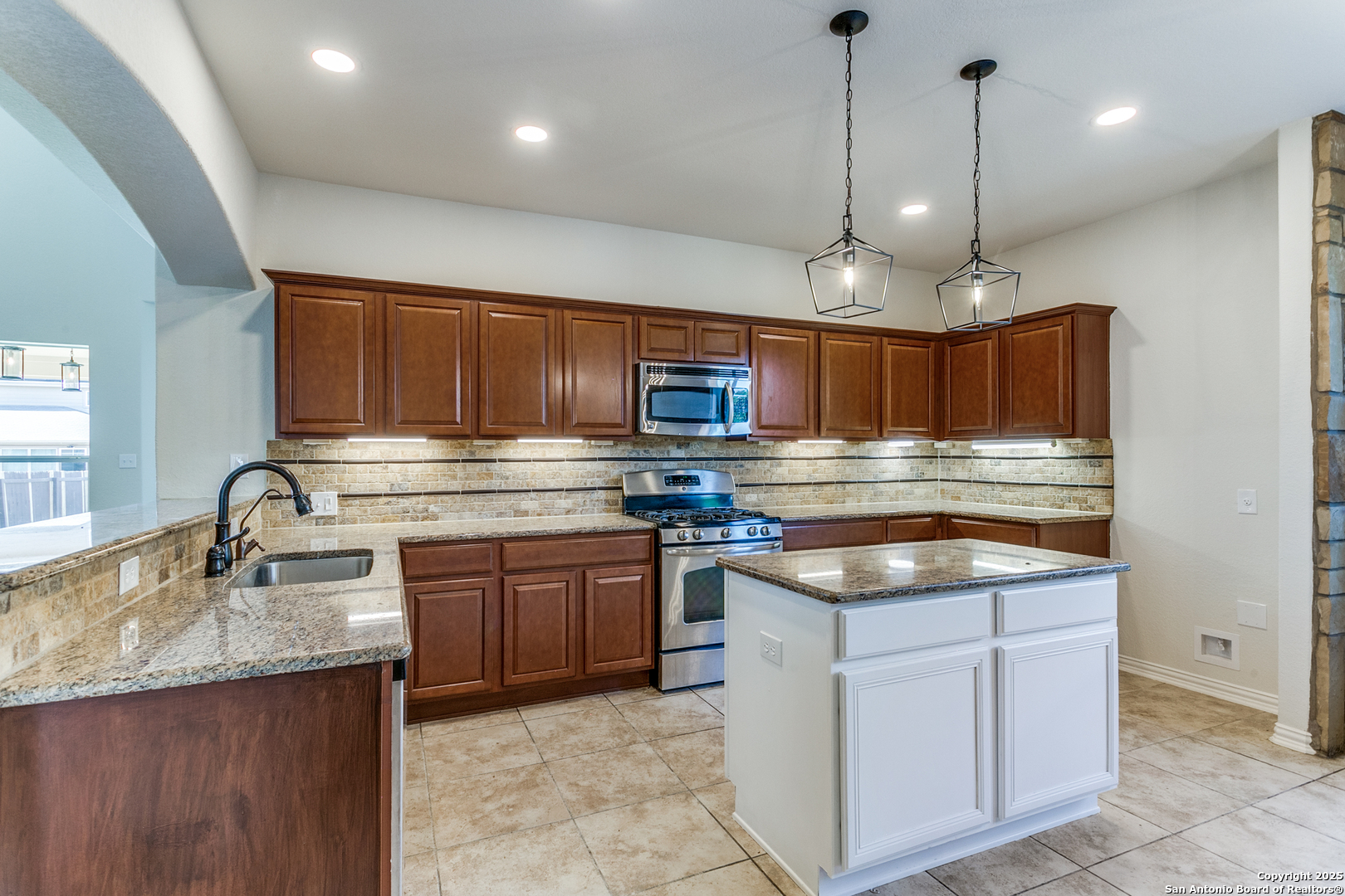 7823 Bluebird Haven Selma TX 78154