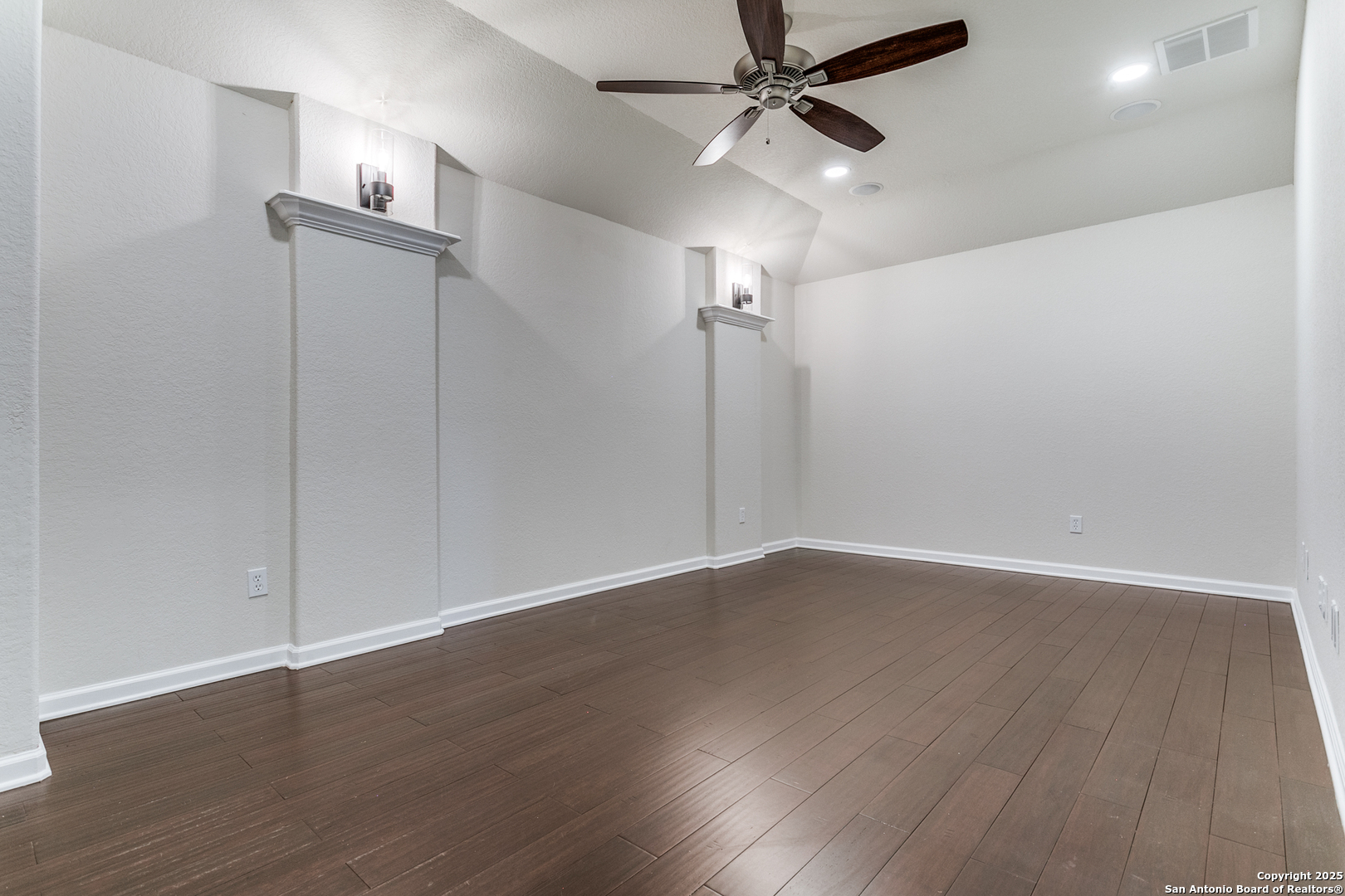 7823 Bluebird Haven Selma TX 78154