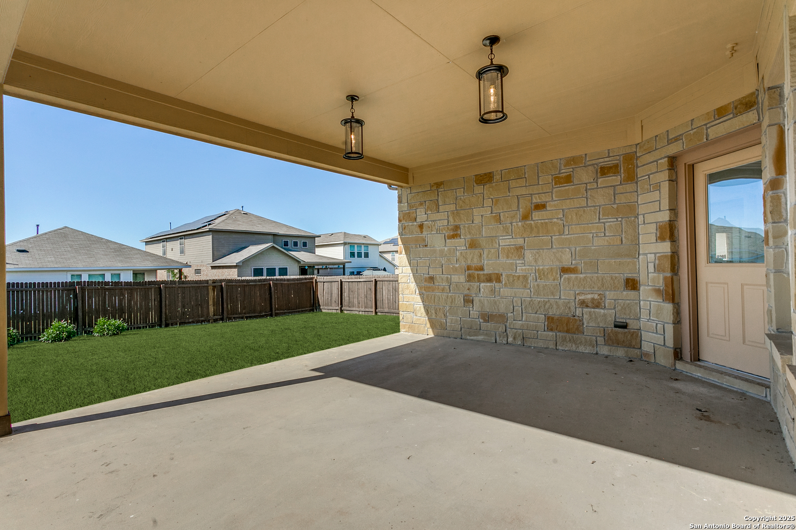 7823 Bluebird Haven Selma TX 78154
