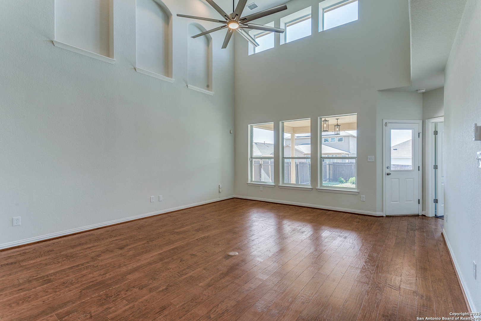 7823 Bluebird Haven Selma TX 78154