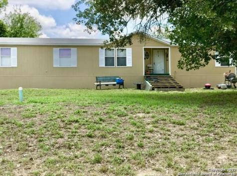 23114 White Hickory Elmendorf TX 78112