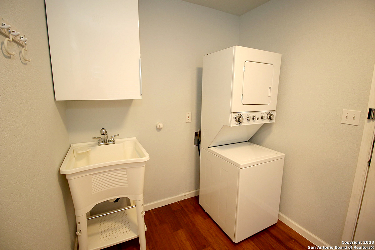 64 Vaughan Place San Antonio TX 78201