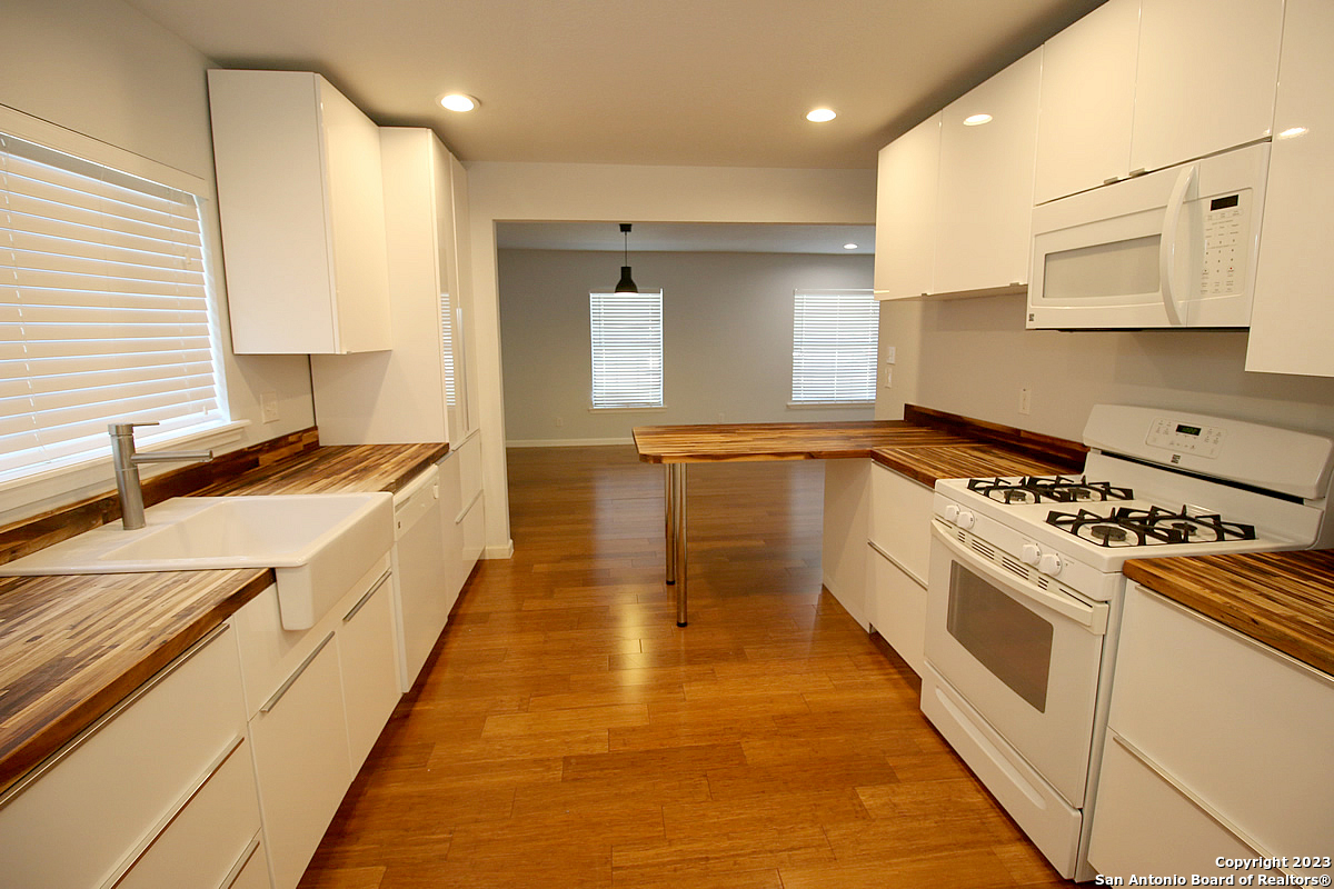 64 Vaughan Place San Antonio TX 78201