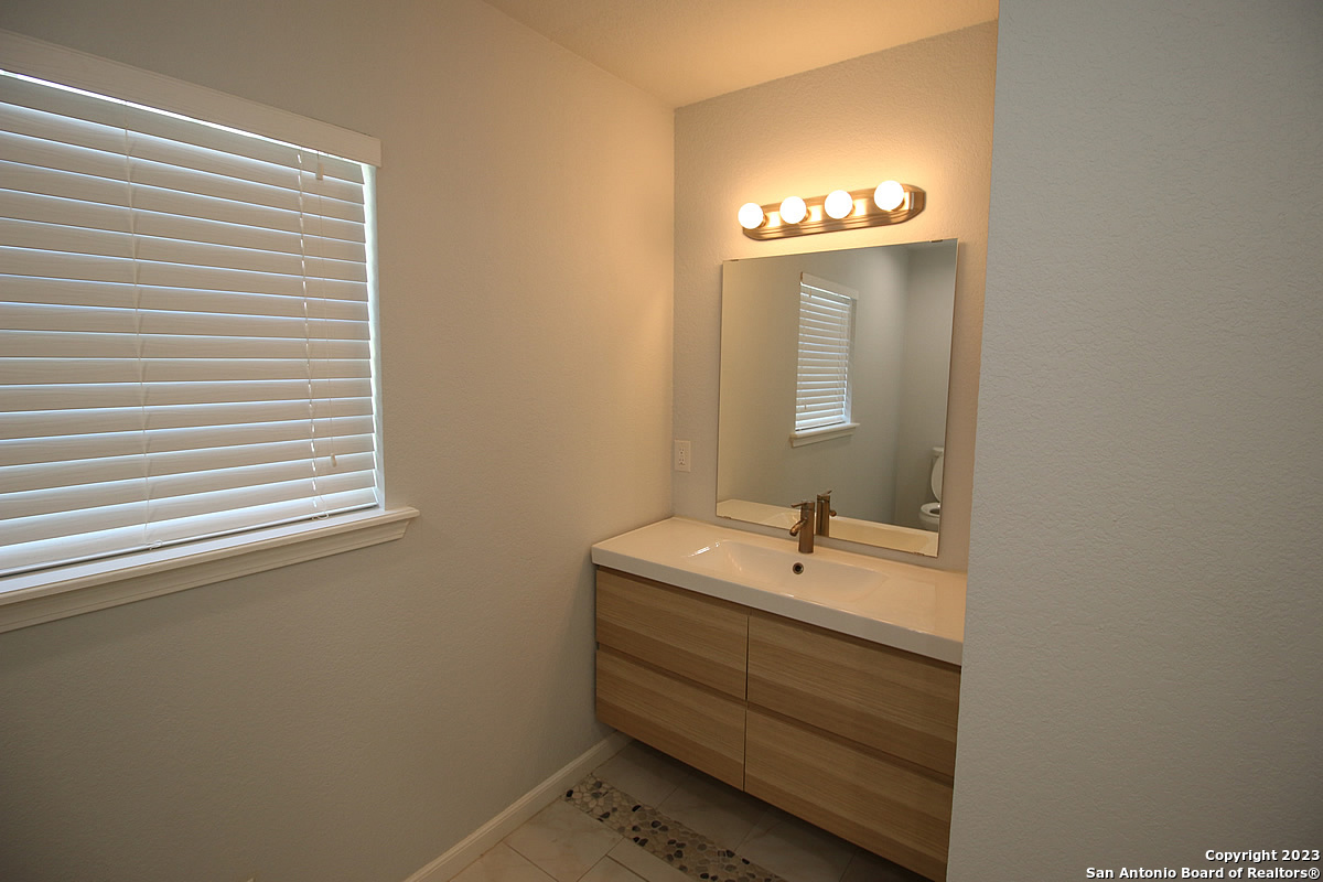 64 Vaughan Place San Antonio TX 78201