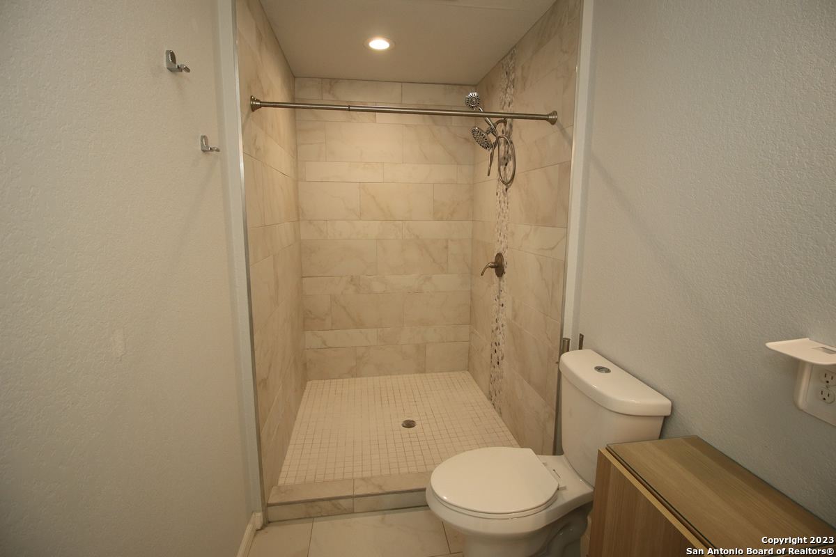 64 Vaughan Place San Antonio TX 78201