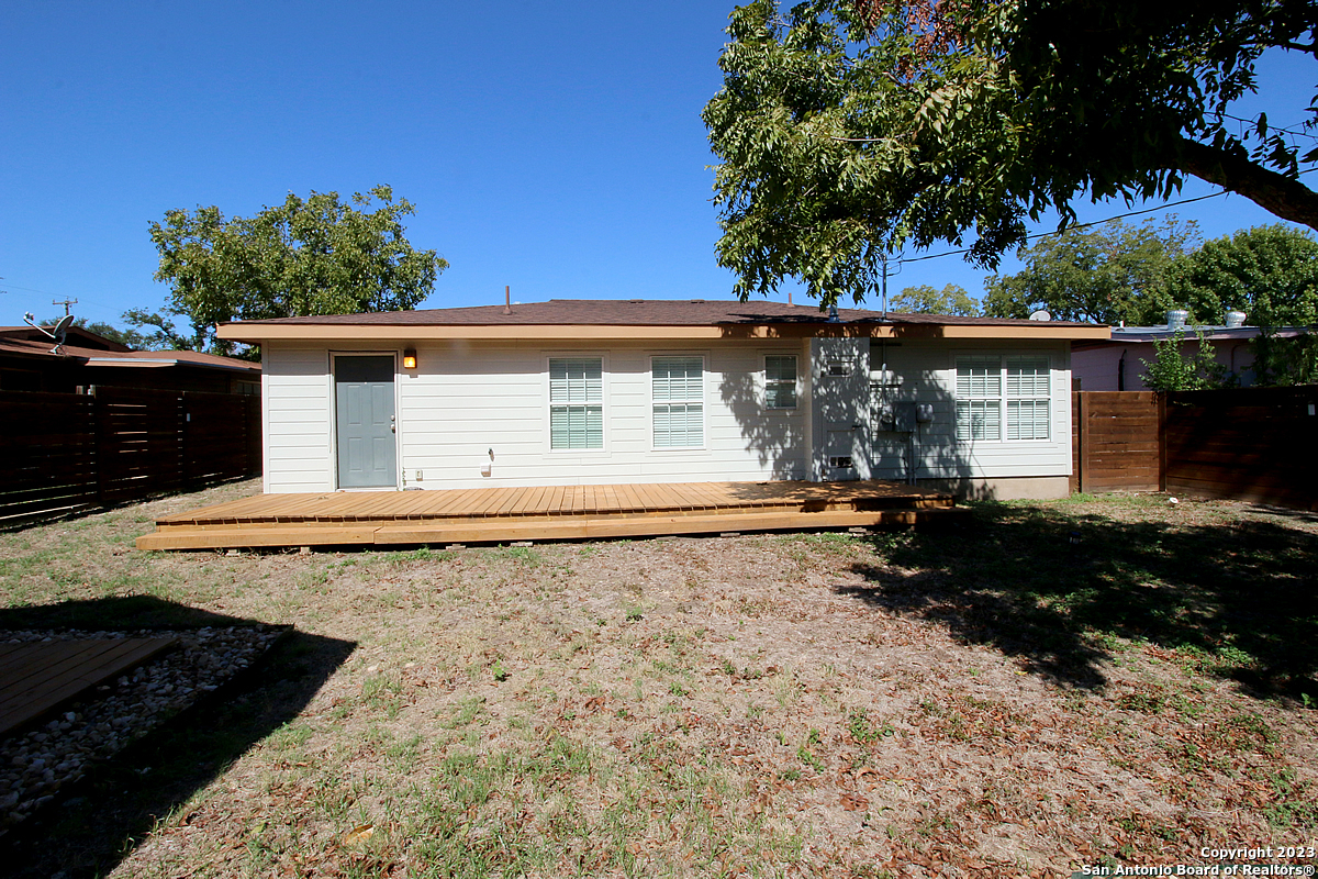 64 Vaughan Place San Antonio TX 78201