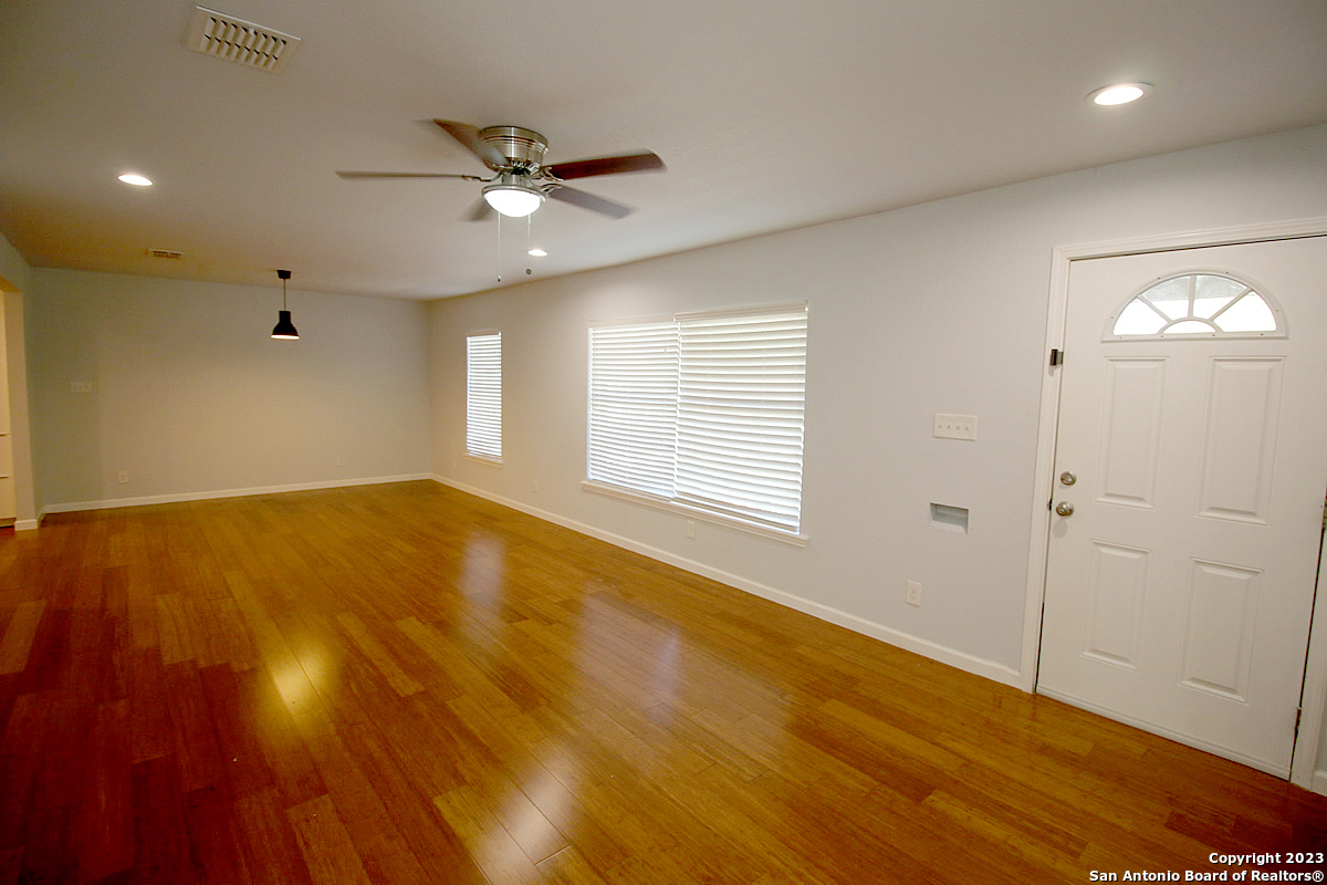 64 Vaughan Place San Antonio TX 78201