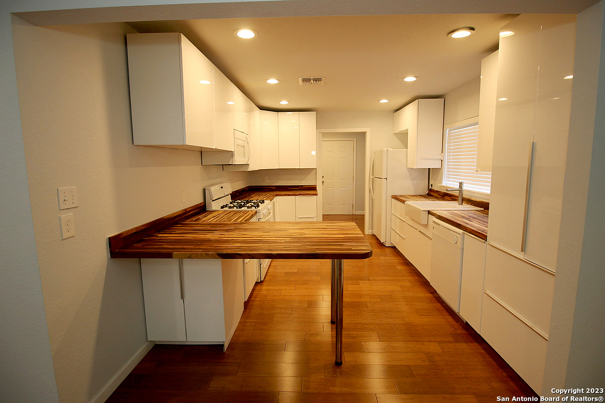 64 Vaughan Place San Antonio TX 78201