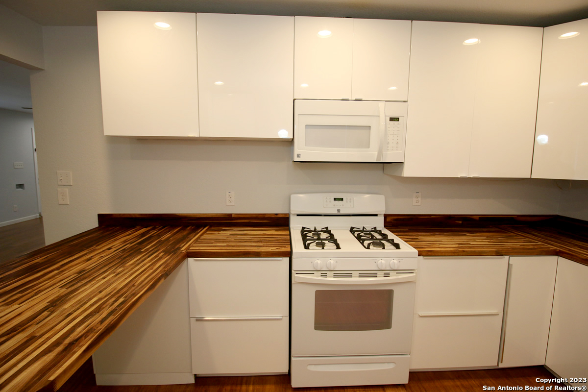 64 Vaughan Place San Antonio TX 78201