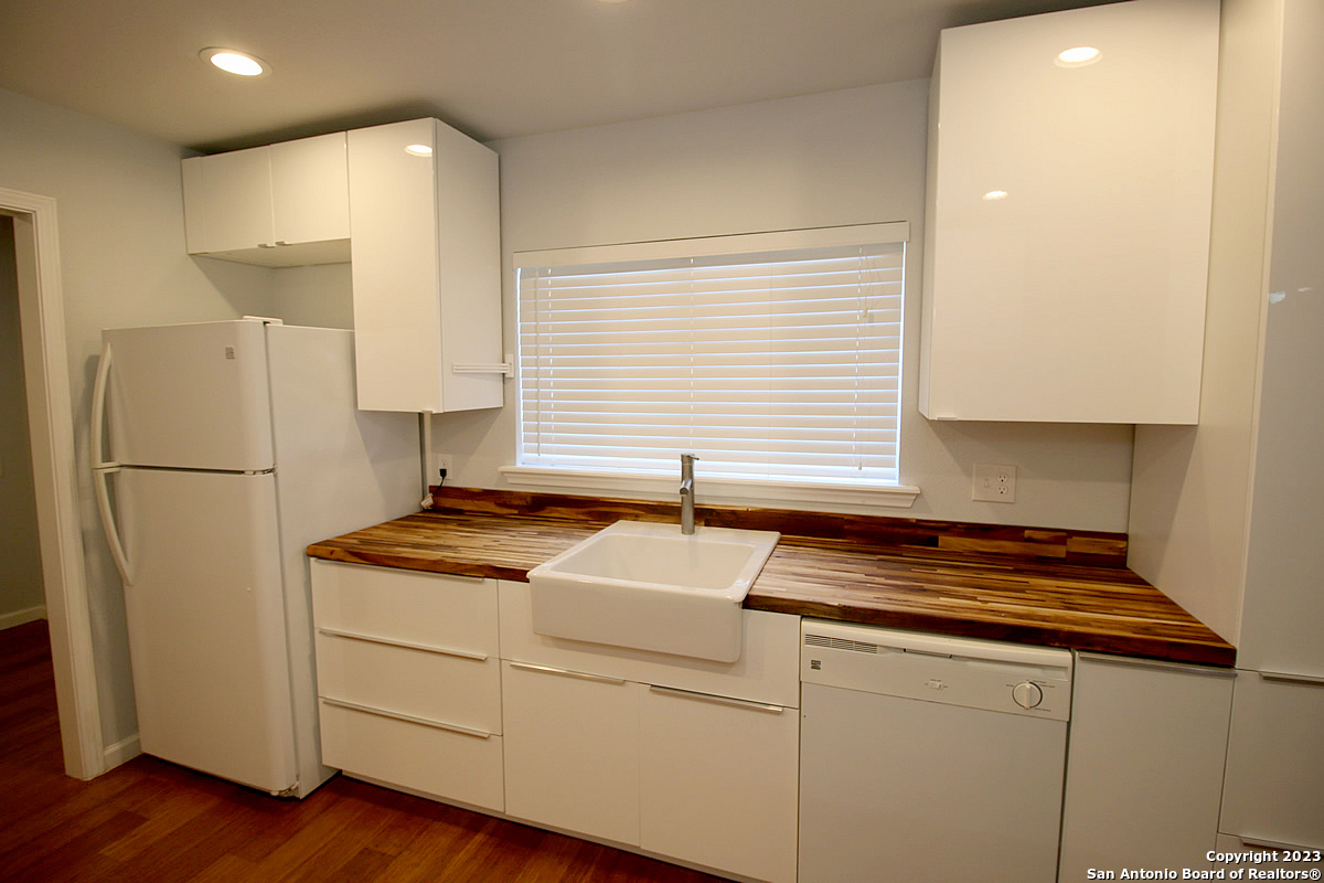 64 Vaughan Place San Antonio TX 78201