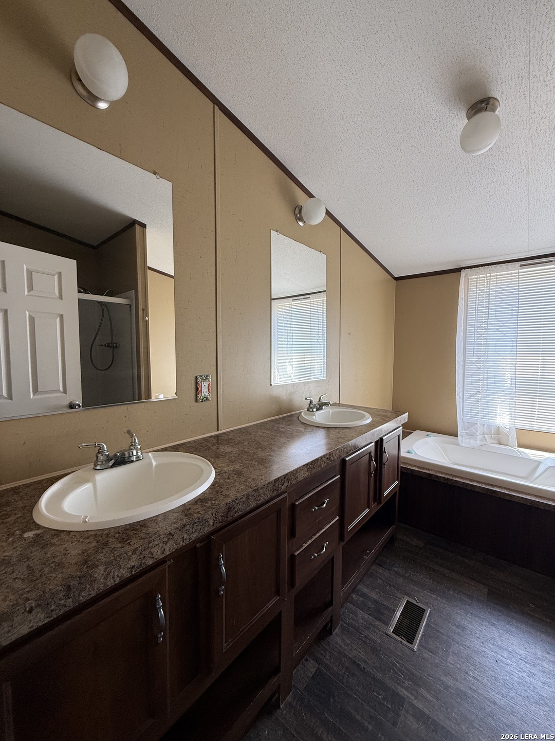 1204 W Houston Street Carrizo Springs TX 78834