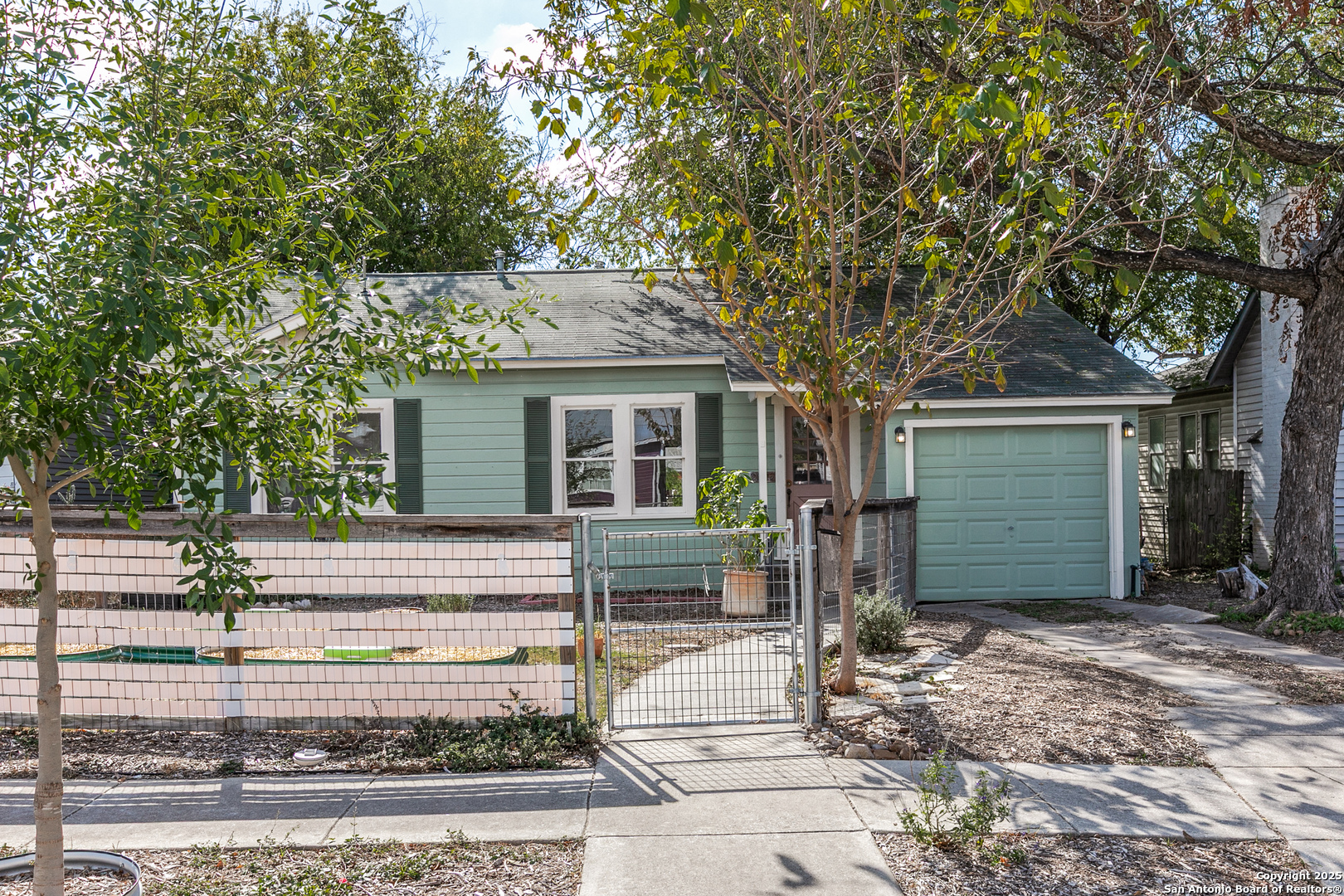2022 W Craig San Antonio TX 78201