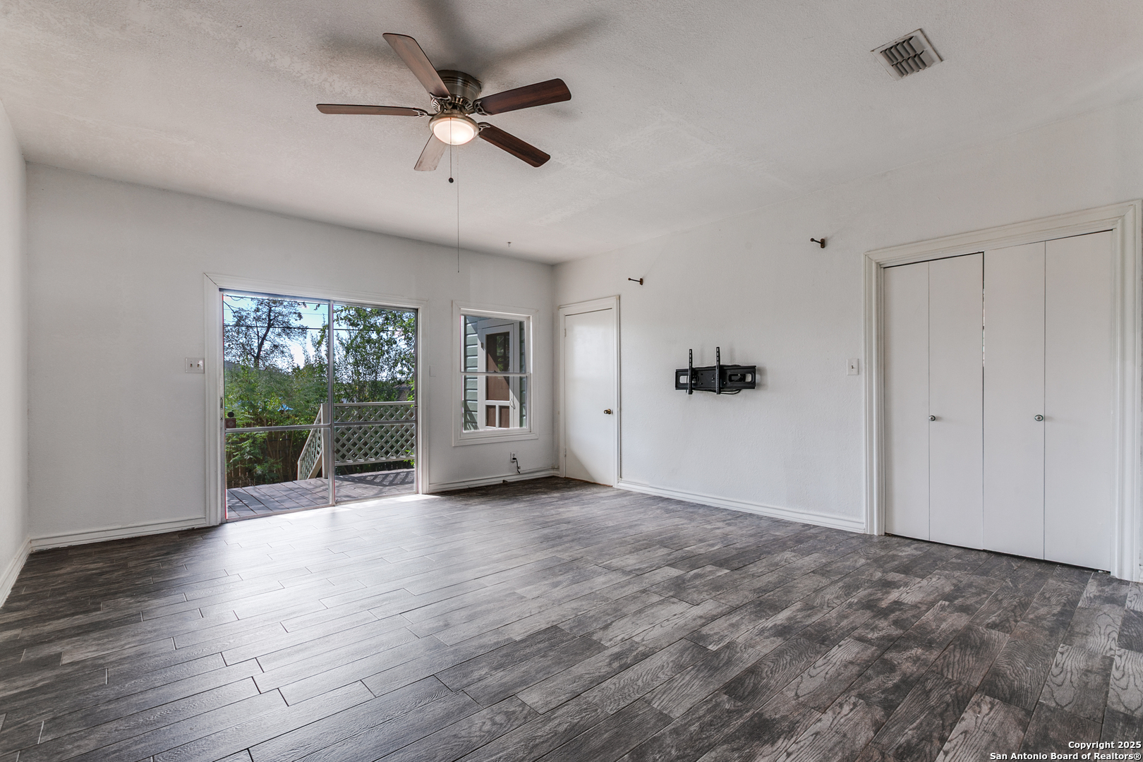 2022 W Craig San Antonio TX 78201