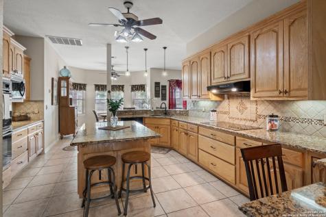 765 E Loop 1604 St Hedwig TX 78152