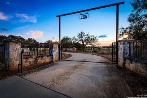 765 E Loop 1604 St Hedwig TX 78152