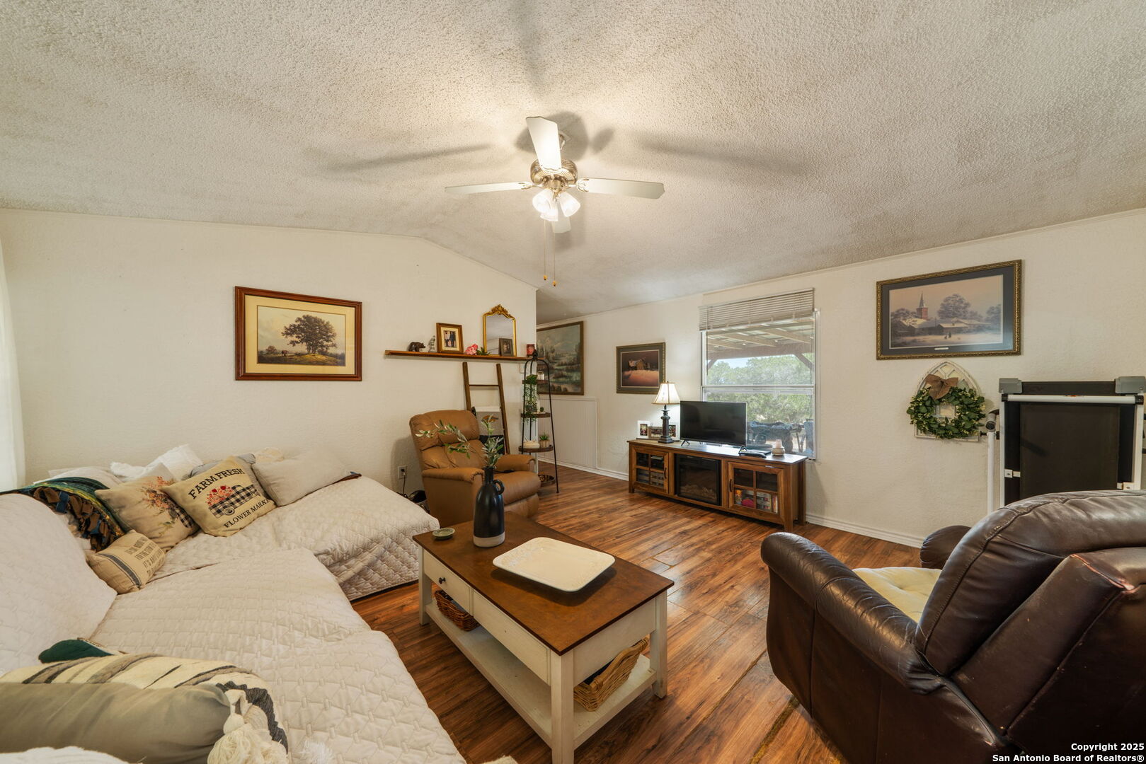 1128 Wright Bandera TX 78003