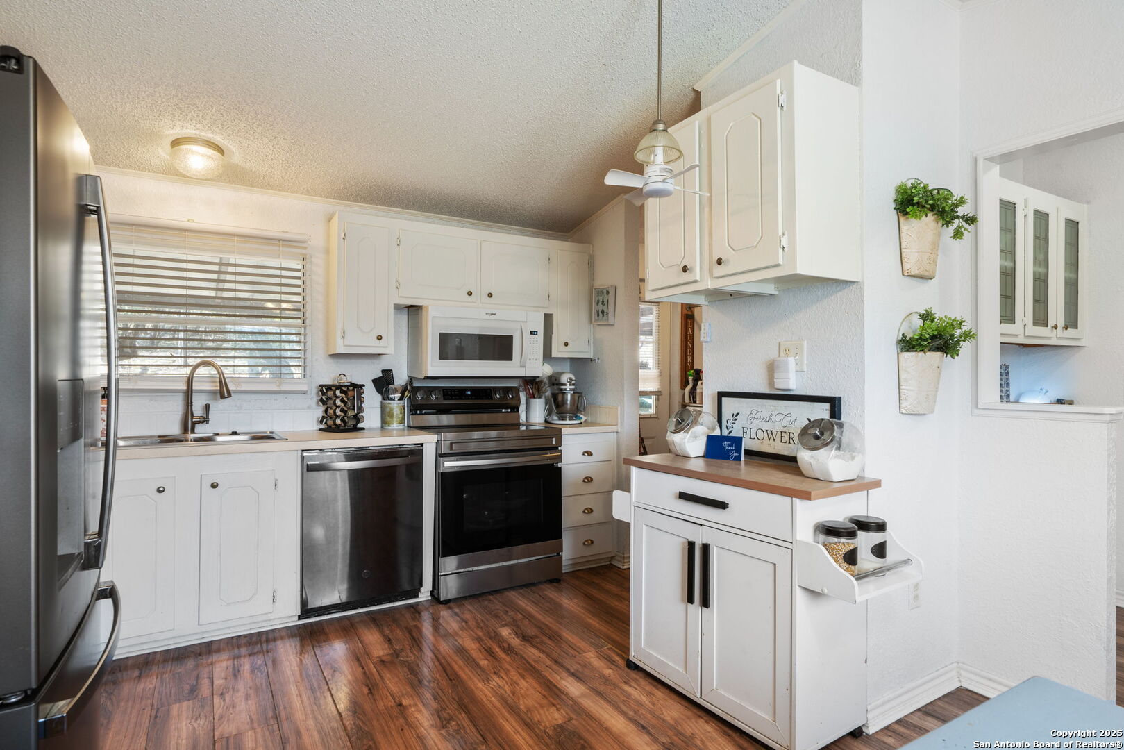 1128 Wright Bandera TX 78003