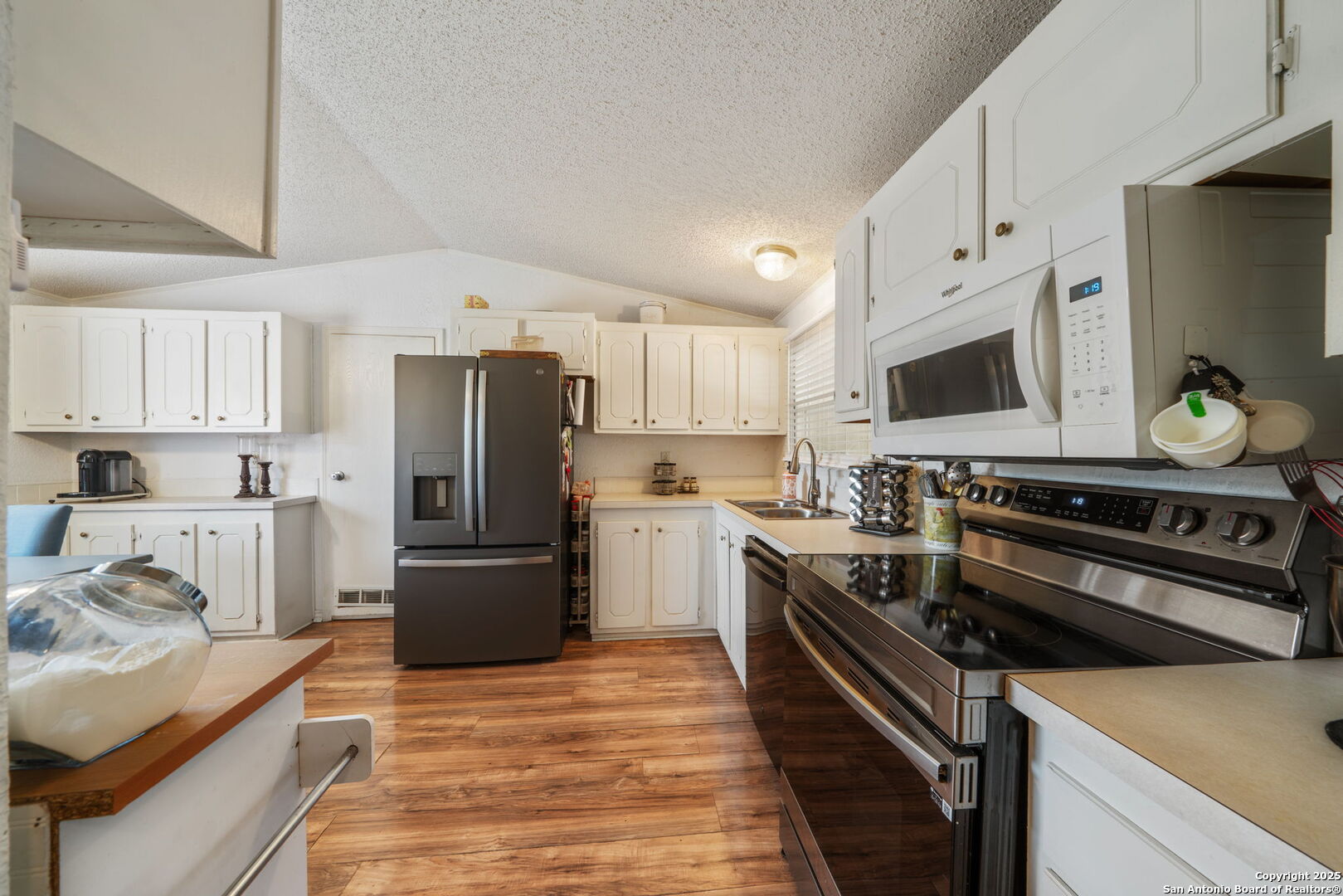 1128 Wright Bandera TX 78003