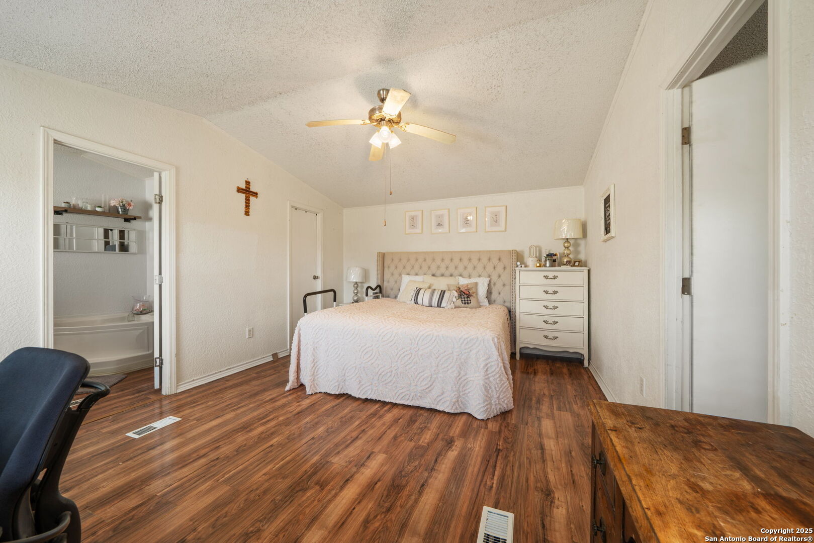 1128 Wright Bandera TX 78003