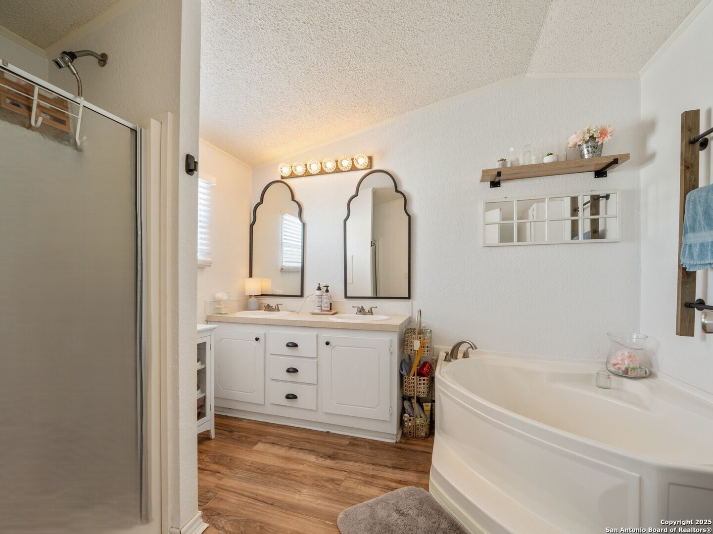 1128 Wright Bandera TX 78003