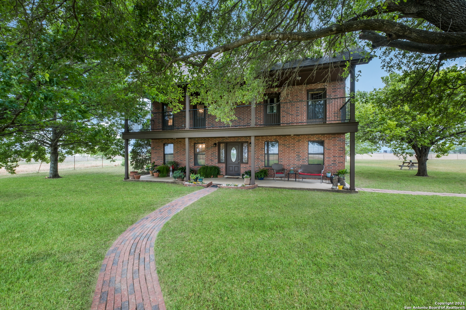 3922 County Road 541 Hondo TX 78861