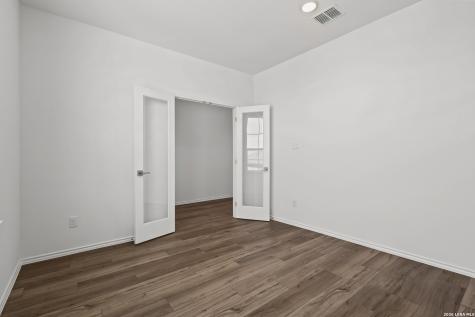 6915 Comanche Cave San Antonio TX 78233