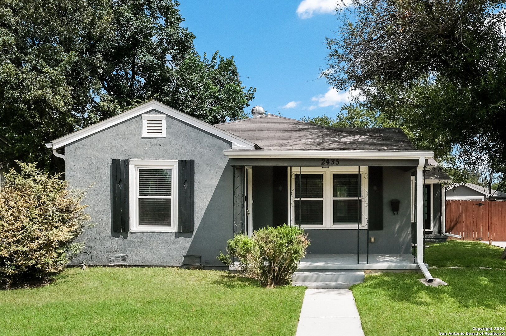 2435 W Mistletoe Avenue San Antonio TX 78228