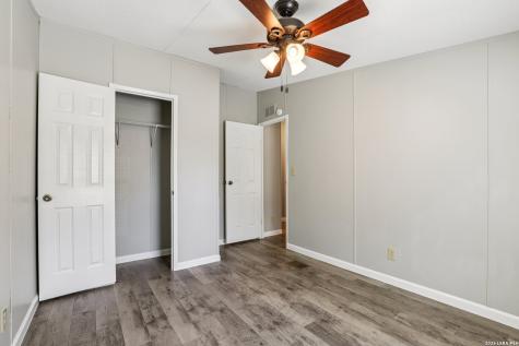 22731 Hickory Shadow Elmendorf TX 78112