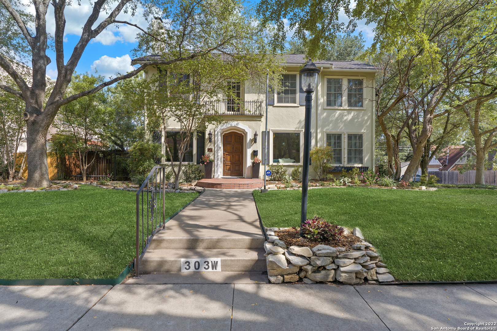 303 W Rosewood Avenue San Antonio TX 78212