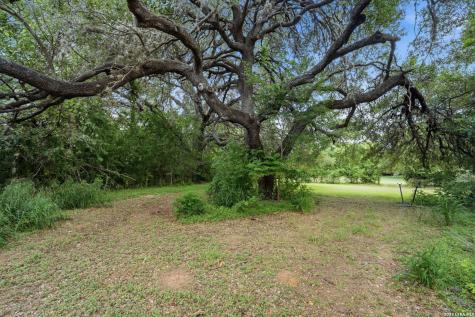 19419 Blume Lytle TX 78052