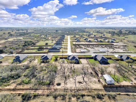 121 Cheyenne Drive Floresville TX 78114