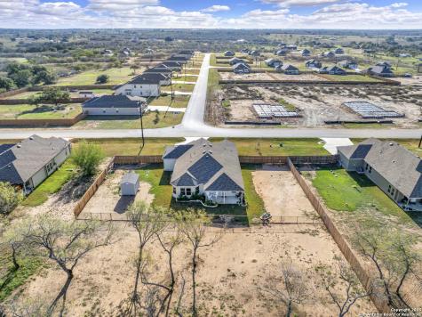 121 Cheyenne Drive Floresville TX 78114