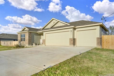 121 Cheyenne Drive Floresville TX 78114