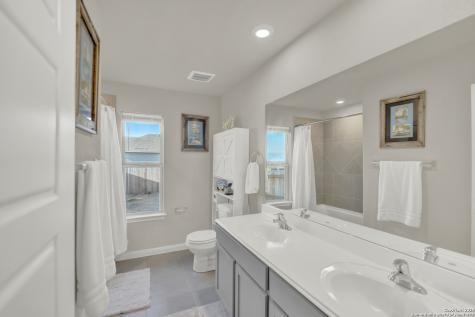 121 Cheyenne Drive Floresville TX 78114