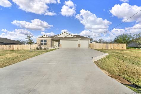 121 Cheyenne Drive Floresville TX 78114