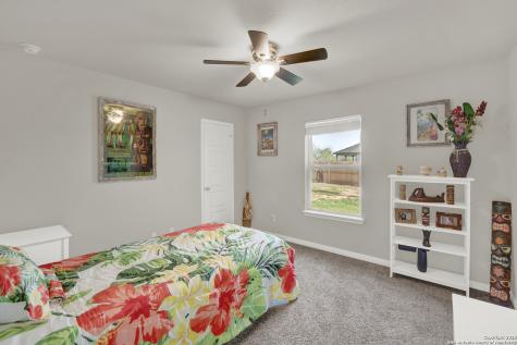 121 Cheyenne Drive Floresville TX 78114