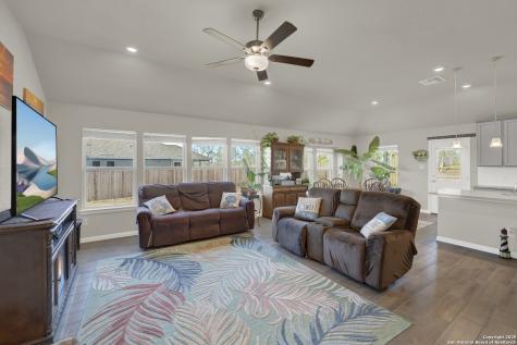 121 Cheyenne Drive Floresville TX 78114
