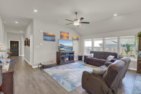 121 Cheyenne Drive Floresville TX 78114