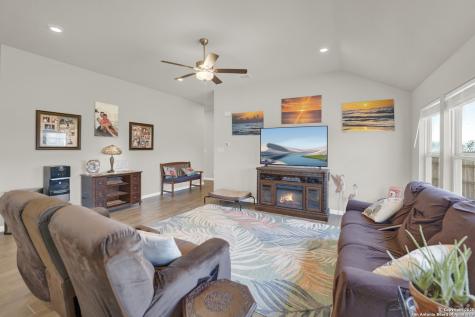 121 Cheyenne Drive Floresville TX 78114