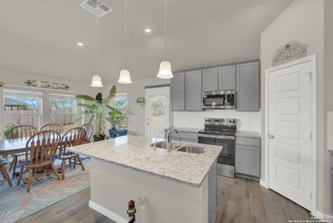 121 Cheyenne Drive Floresville TX 78114
