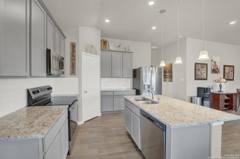 121 Cheyenne Drive Floresville TX 78114