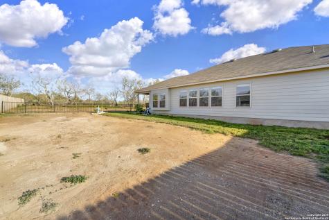 121 Cheyenne Drive Floresville TX 78114