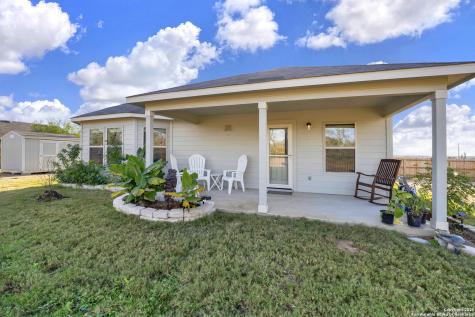 121 Cheyenne Drive Floresville TX 78114