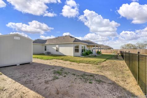 121 Cheyenne Drive Floresville TX 78114