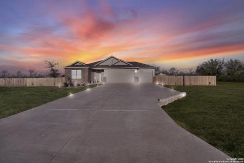 121 Cheyenne Drive Floresville TX 78114